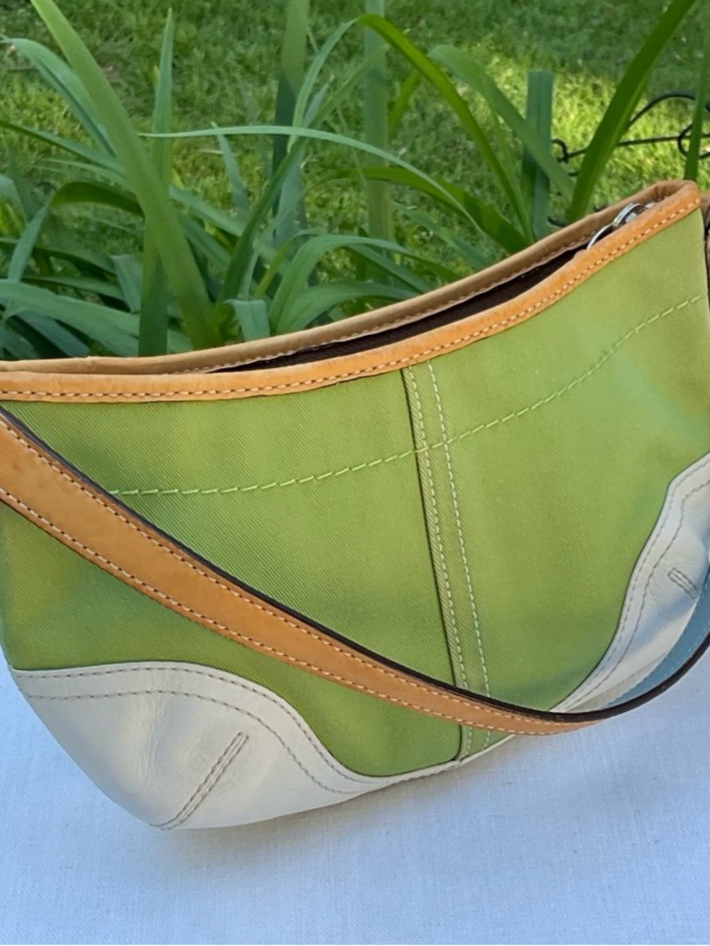 VINTAGE COACH GREEN W/WHITE LEATHER DEMI daisy BAG 1813 - Picture 7 of 13